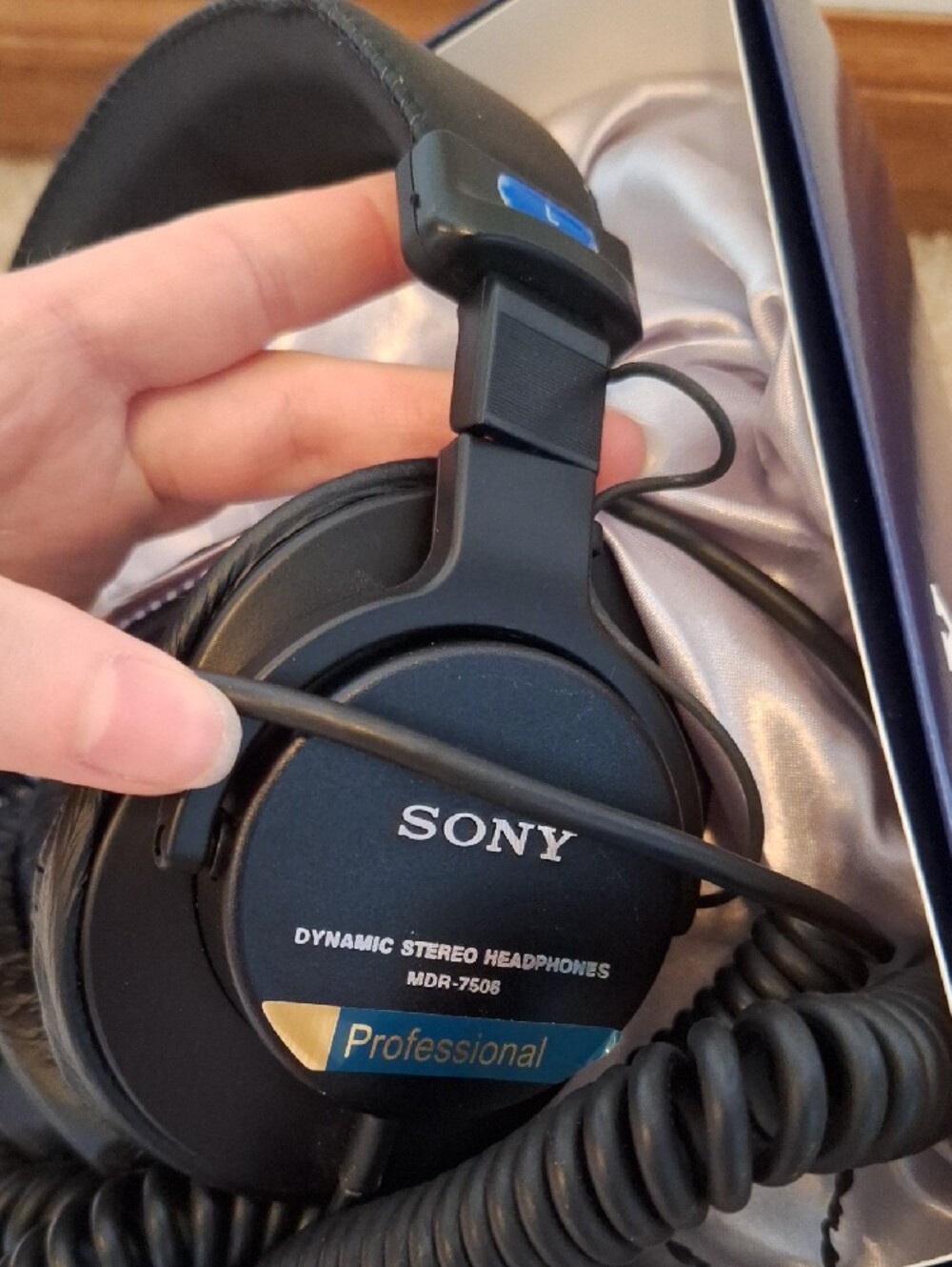 Sony MDR-7506 Professional Headphones - Picture 5 of 8